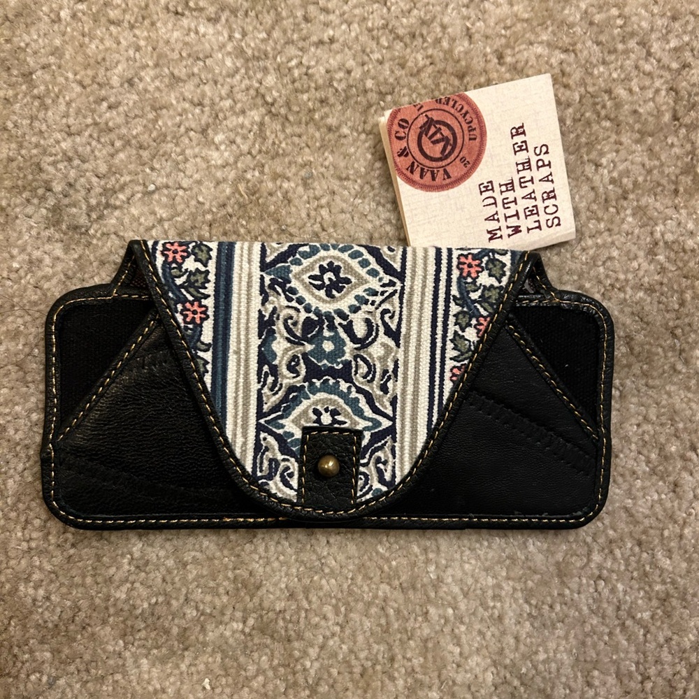Eye glass case